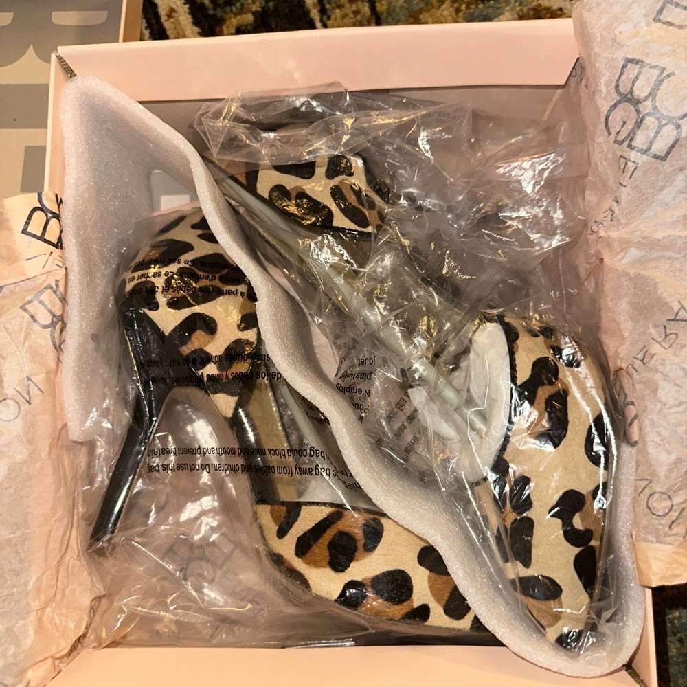 BCBGeneration Brown and Black Heels Leopard Print - Picture 4 of 5